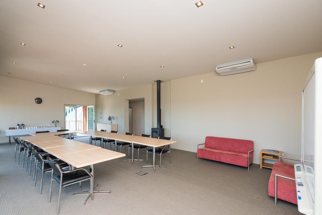 Aparthotel One Burgess Hill New Plymouth Esterno foto