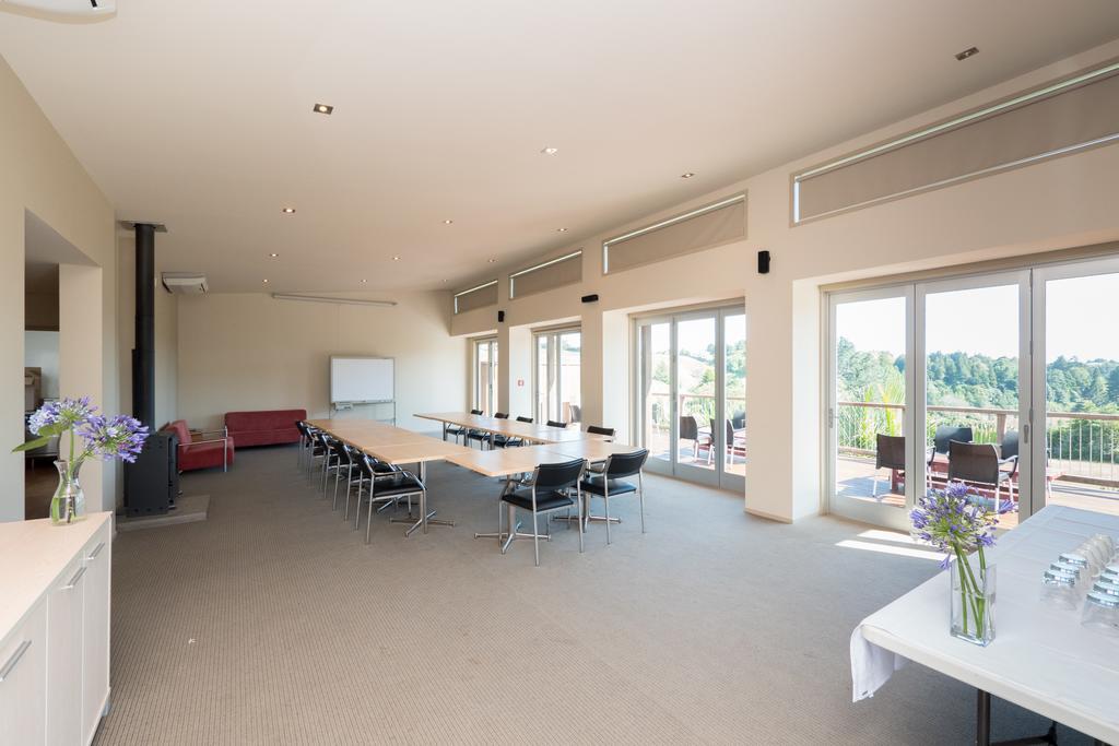 Aparthotel One Burgess Hill New Plymouth Esterno foto