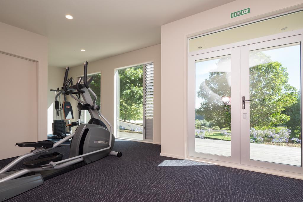 Aparthotel One Burgess Hill New Plymouth Esterno foto