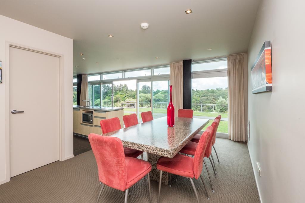 Aparthotel One Burgess Hill New Plymouth Esterno foto