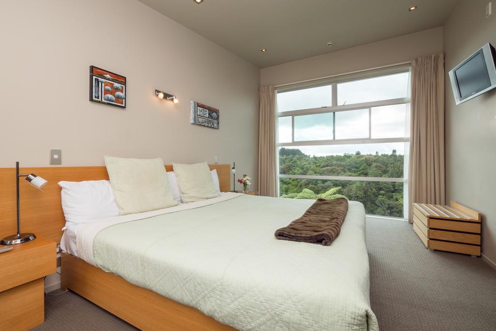 Aparthotel One Burgess Hill New Plymouth Esterno foto