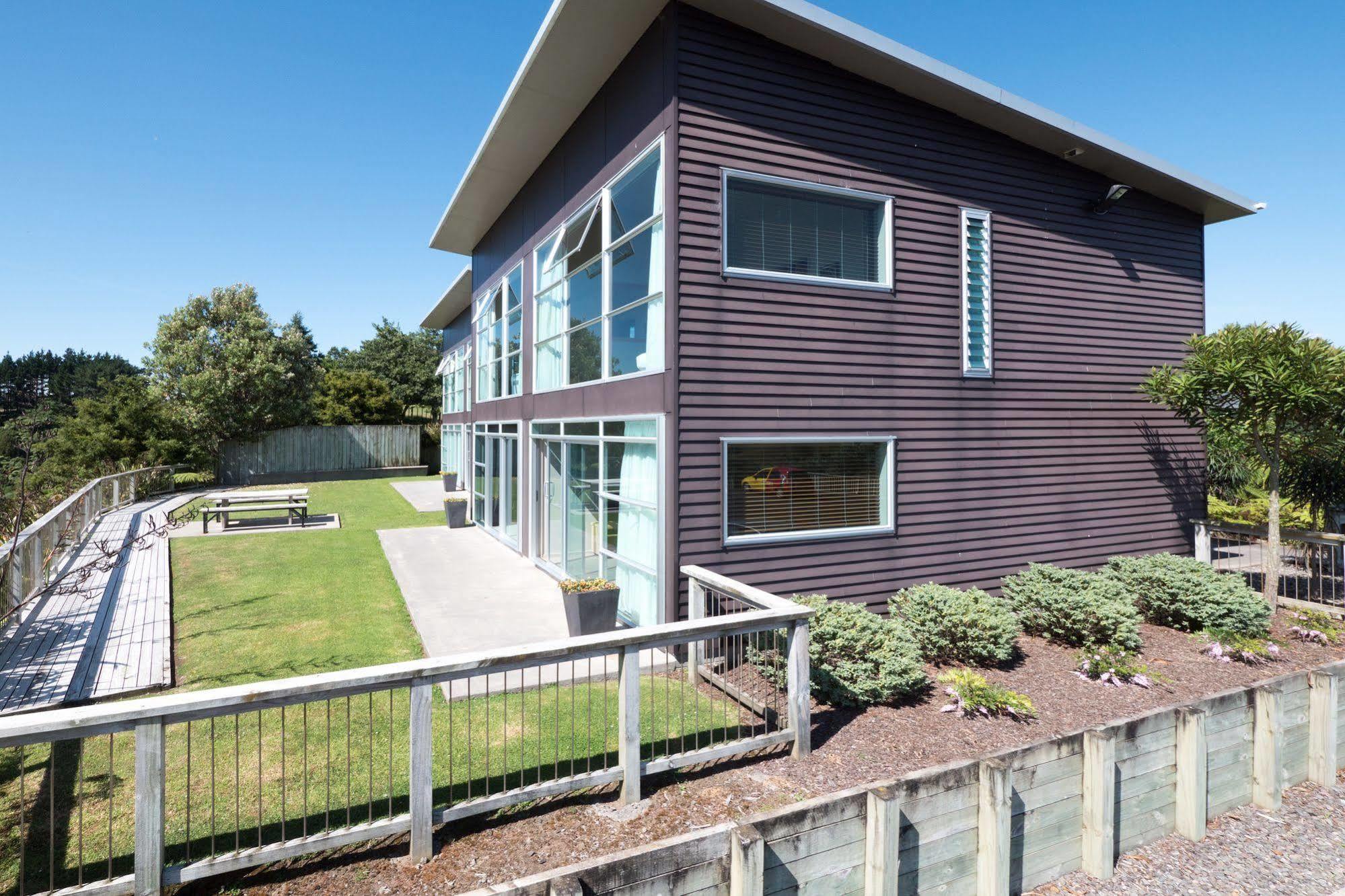 Aparthotel One Burgess Hill New Plymouth Esterno foto