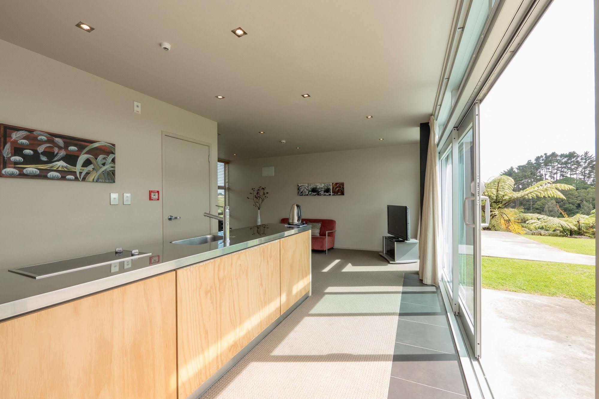 Aparthotel One Burgess Hill New Plymouth Esterno foto